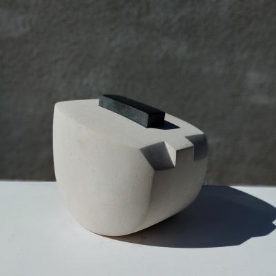 Emergence | Pierre calcaire et basalte | 17x21x15cm | 2020